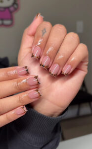 Read more about the article Minimal & Classy Short Acrylic French Tip Nails