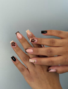 Read more about the article Glam Black French Tip Nails for a Sleek, Modern Look