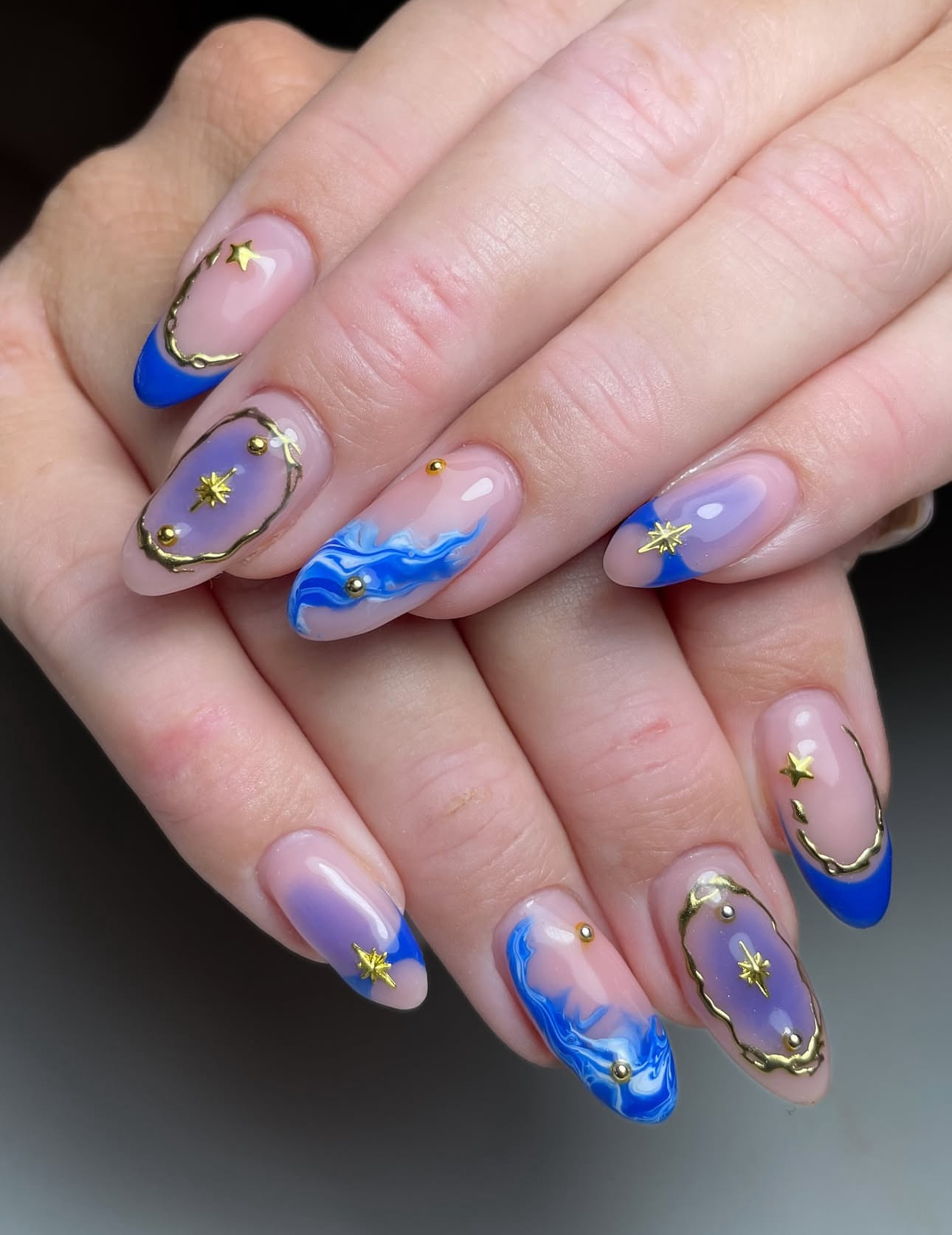 You are currently viewing Must Try Blue Almond Nail Designs for a Bold Statement