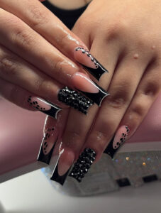 Read more about the article Stunning Black Birthday Nail Ideas for a Glam Girl Celebration