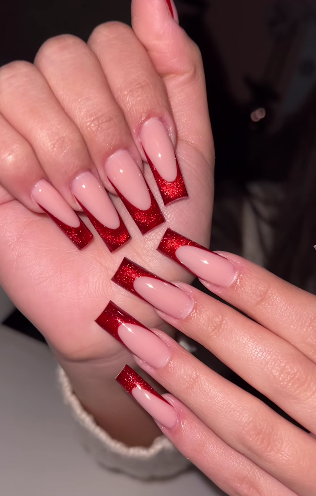 You are currently viewing Mesmerizing Red Cat Eye Nails You Need to Try