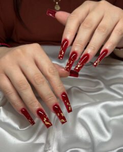 Read more about the article Red Nails with Gold Design That Are Perfect for Birthdays & Holidays