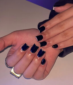 Read more about the article Short Black Nails Ideas That Go With Every Outfit