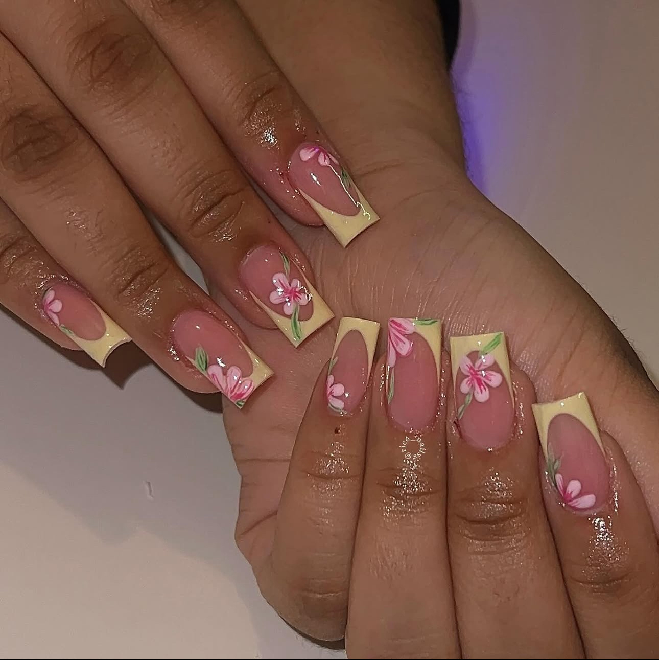 You are currently viewing The Prettiest Simple Spring Nails for a Fresh New Look