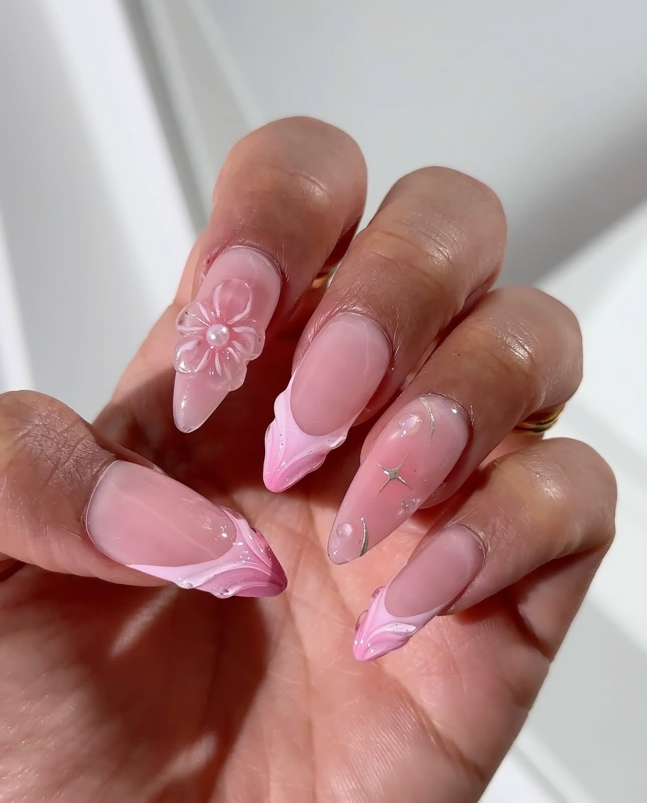 You are currently viewing Trendy Almond Spring Nails You’ll See Everywhere This Season