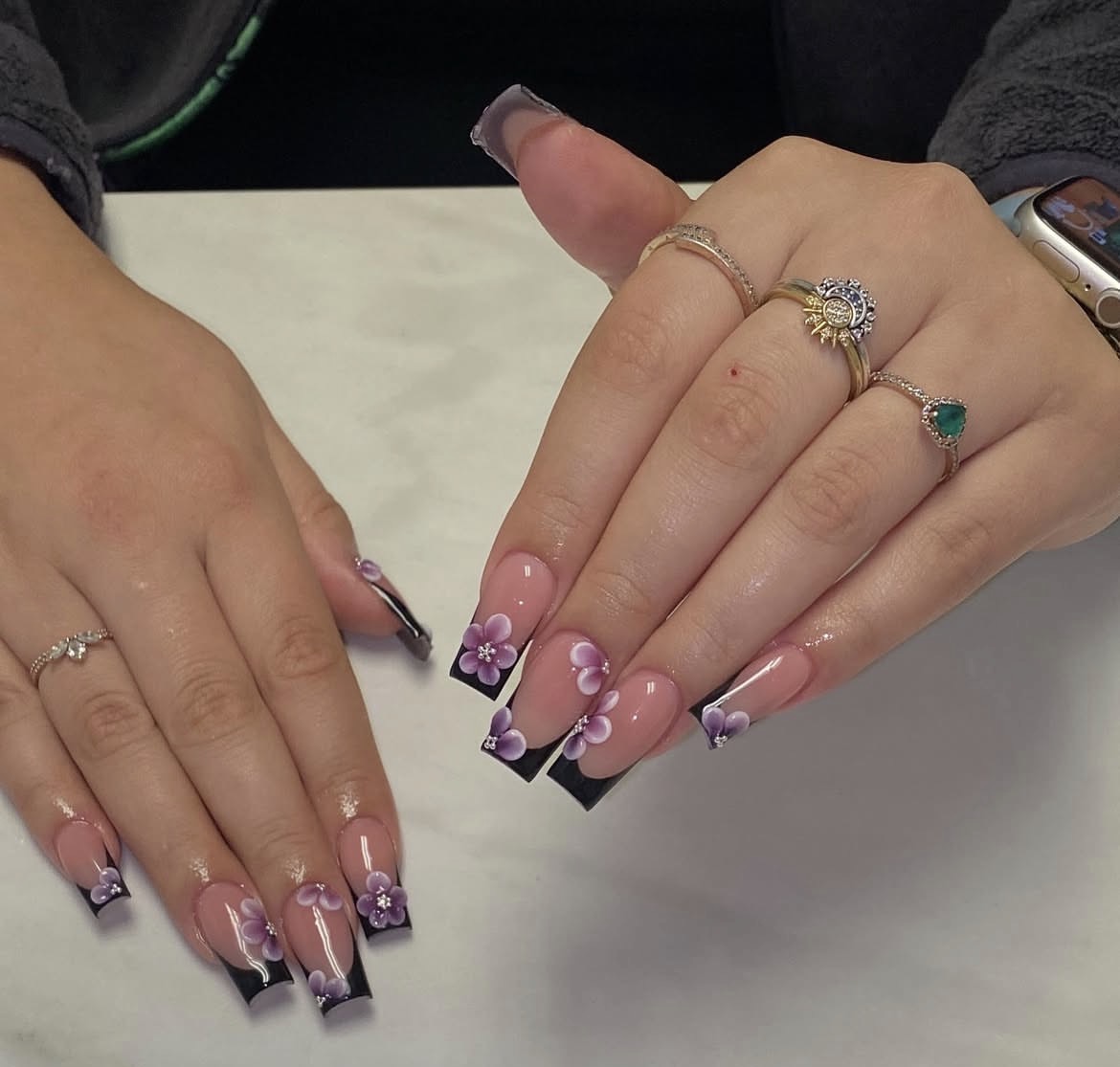 You are currently viewing Black Spring Nails That Prove Dark Can Still Be Fresh & Feminine