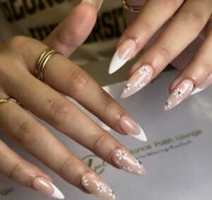 Read more about the article Spring French Tip Nails You’ll Want to Copy ASAP