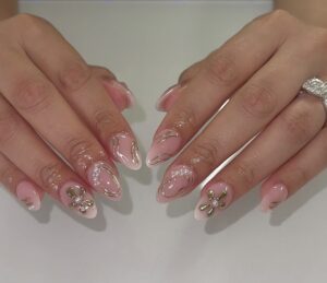 Read more about the article Chrome Almond Nails That Are Perfect for Any Occasion