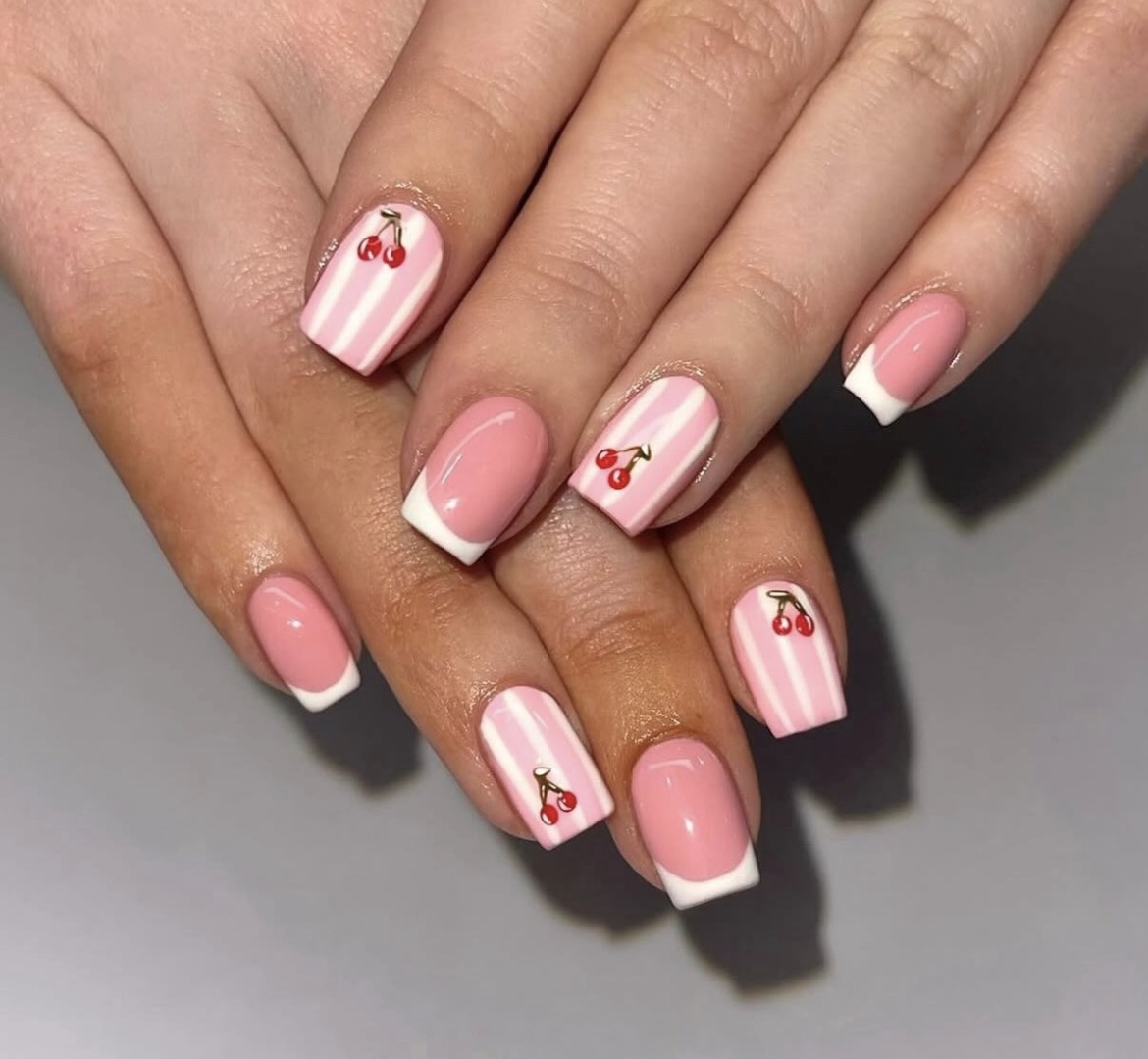 You are currently viewing Effortlessly Chic: Simple Summer Nails for a Fresh Look