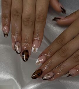 Read more about the article Classy Short Almond Nails for Effortless Beauty