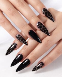 Read more about the article Simple Sleek Black Stiletto Nails That Elevate Any Outfit