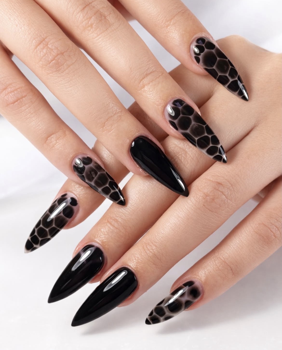 You are currently viewing Simple Sleek Black Stiletto Nails That Elevate Any Outfit