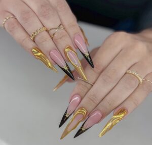 Read more about the article Chrome Stiletto Birthday Nails That Bring the Perfect Mix of Classy and Edgy