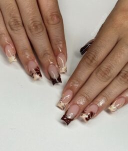 Read more about the article Brown French Tip Nails That Are Perfect for Sweater Weather