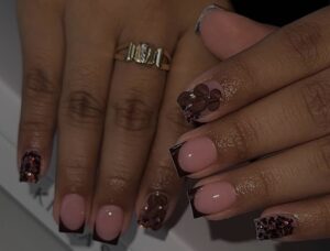 Read more about the article The Cutest Short Fall Nails to Match Your Favorite Sweaters