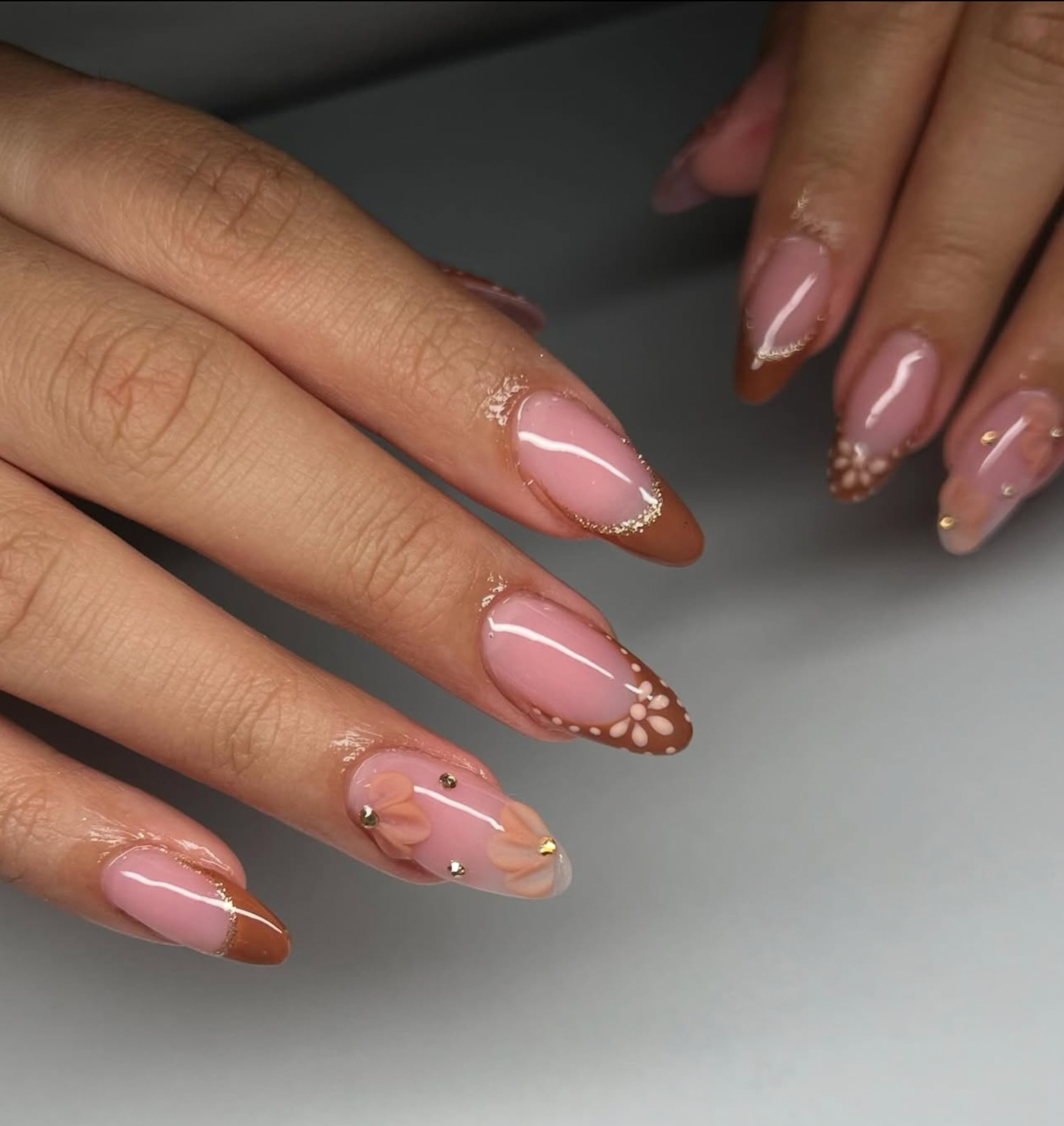 You are currently viewing Warm-Toned Almond Nails for a Simple Fall Look