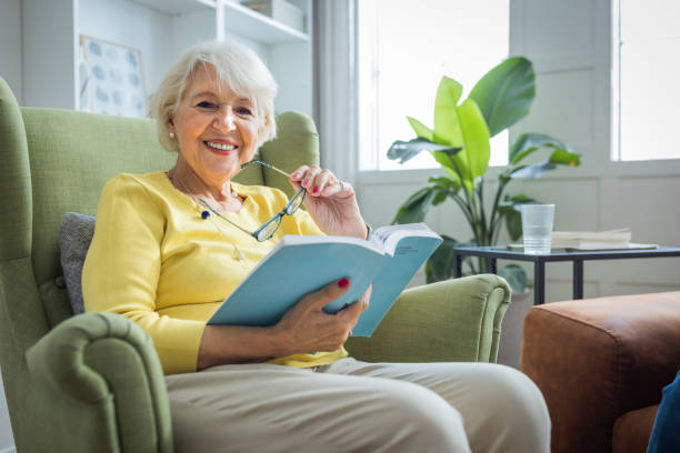 You are currently viewing 10 Daily Habits That Help Seniors Stay Active, Healthy, and Independent After 60