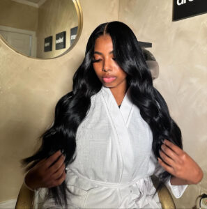Read more about the article Beach curly hairstyles for women of color